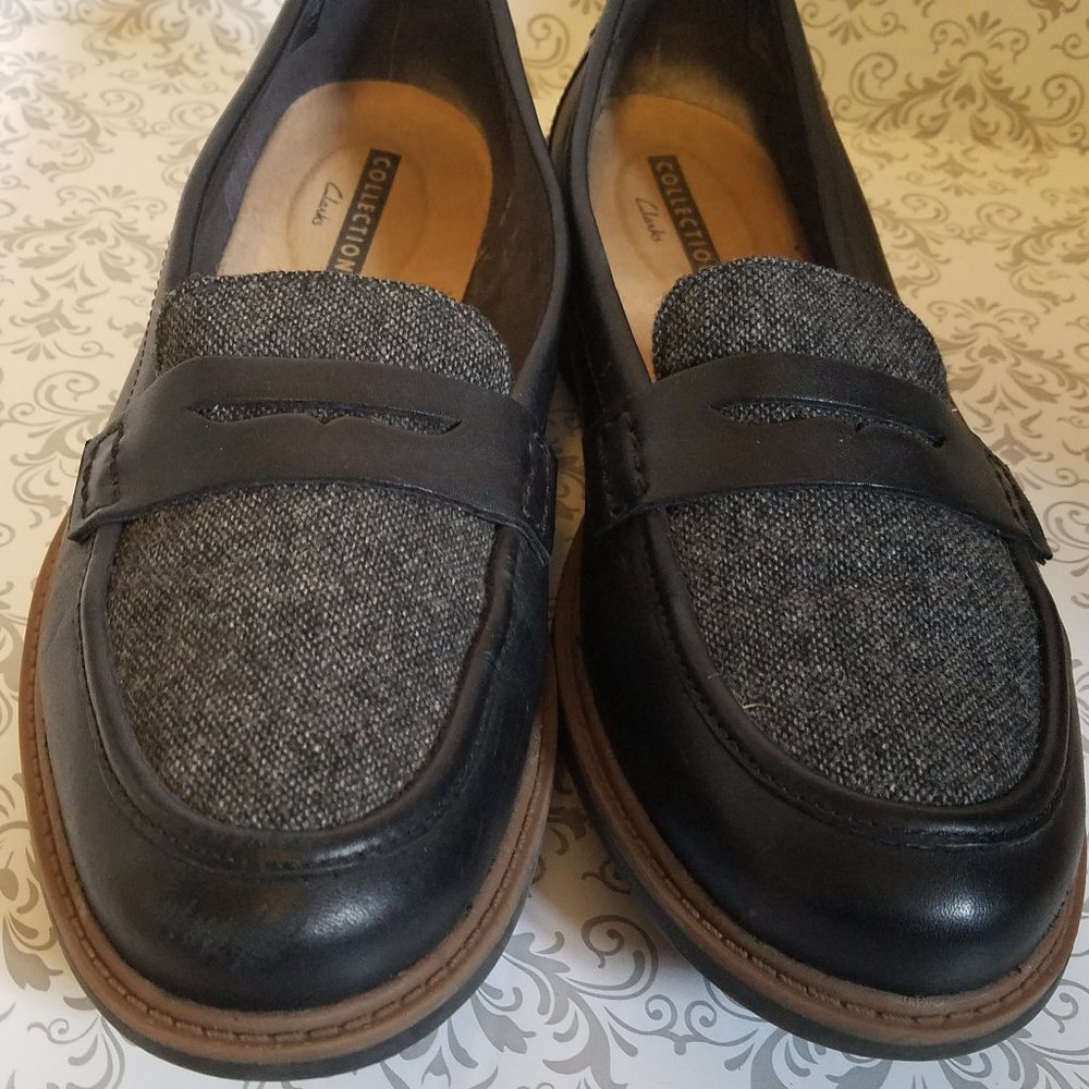 Womens sz 9 Clarks Brand Loafers